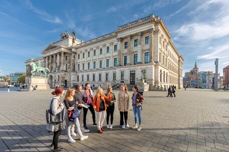 Stadtführungen in den Sommerferien laden Groß und Klein zur Entdeckungstour durch Braunschweig ein.
