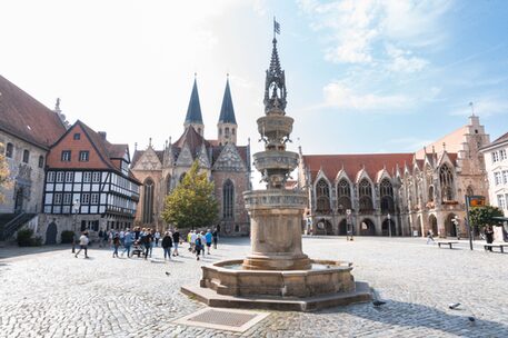 Braunschweig feiert den Tag der Hanse mit Stadtführungen und Souvenirs.