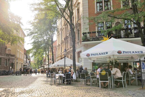 Auswärts essen und trinken: Ab dem 1. April sind die Freisitzflächen in der Innenstadt eröffnet. (Wird bei Klick vergrößert)