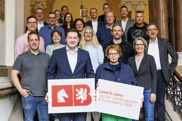 Tag der Niedersachsen 2026: Vom 12. bis zum 14. Juni 2026 findet das Großereignis zum ersten Mal in Braunschweig statt. Das Motto „Land & Lions“ gab das Stadtmarketing beim Planungsauftakt des Programmbeirates mit Daniela Behrens, Niedersächsische Ministerin für Inneres und Sport und Oberbürgermeister Dr. Thorsten Kornblum bekannt. (Wird bei Klick vergrößert)