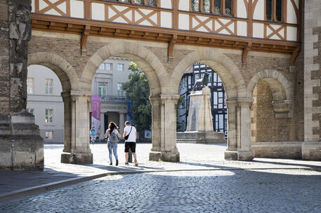 Das Bild zeigt den Durchgang zum Burgplatz.