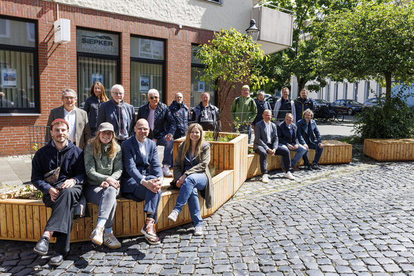 Die "Grüne Welle" mit Vertreterinnen und Vertreter der am Projekt beteiligten Institutionen. (Wird bei Klick vergrößert)