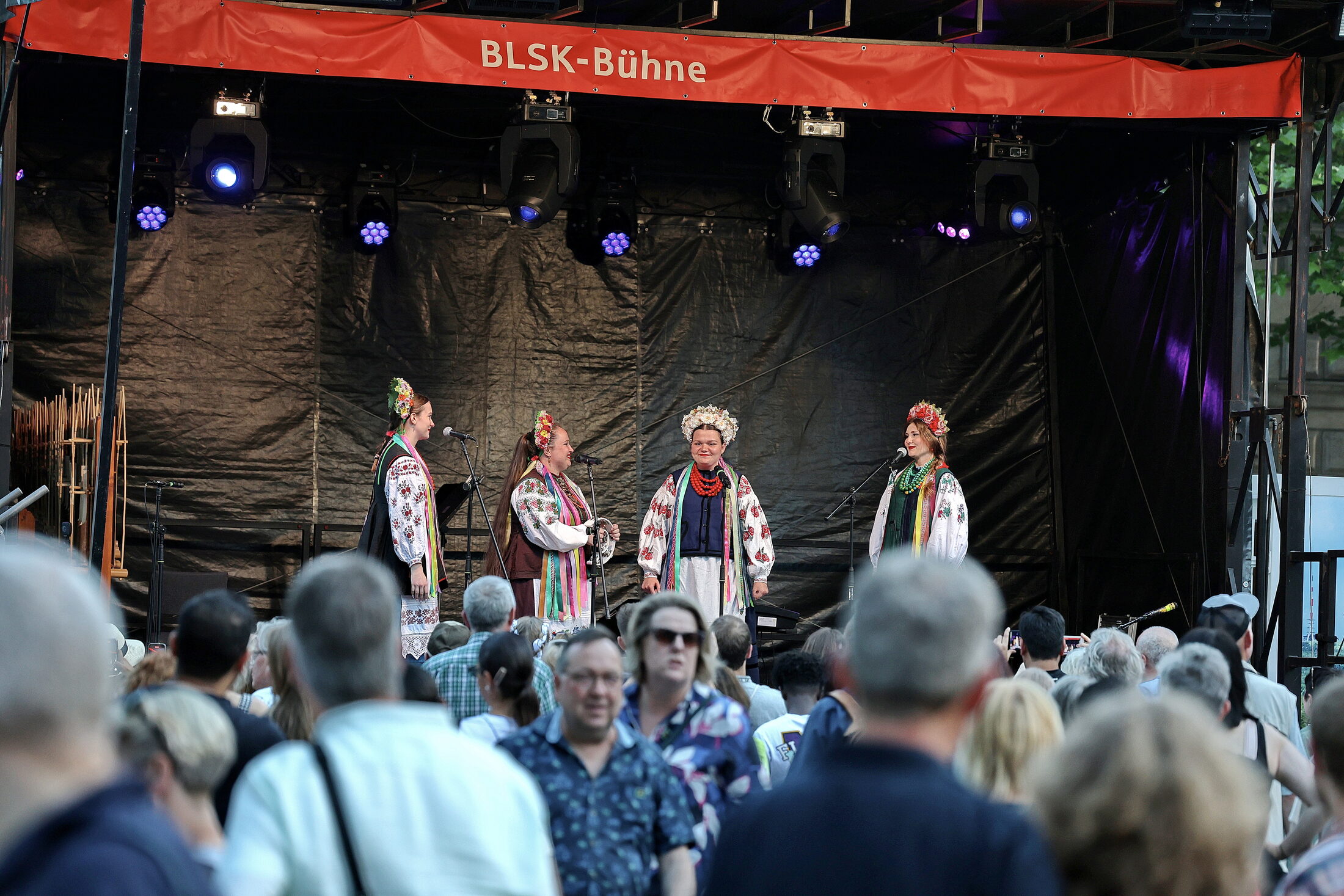 Das Bild zeigt einen Auftritt auf der BLSK Bühne. (Wird bei Klick vergrößert)