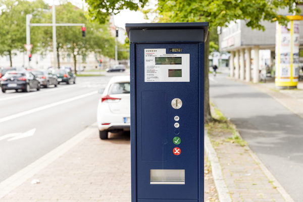 Das Bild zeigt einen Parkscheinautomaten in Braunschweig (Wird bei Klick vergrößert)