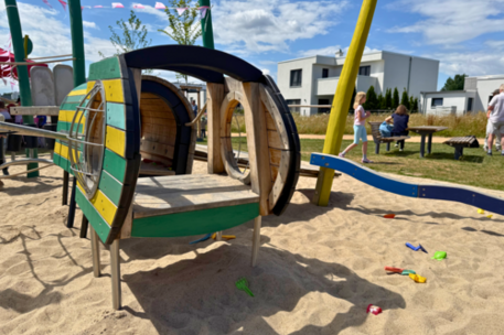 Das Bild zeigt ein Spielgerät auf dem Spielplatz.