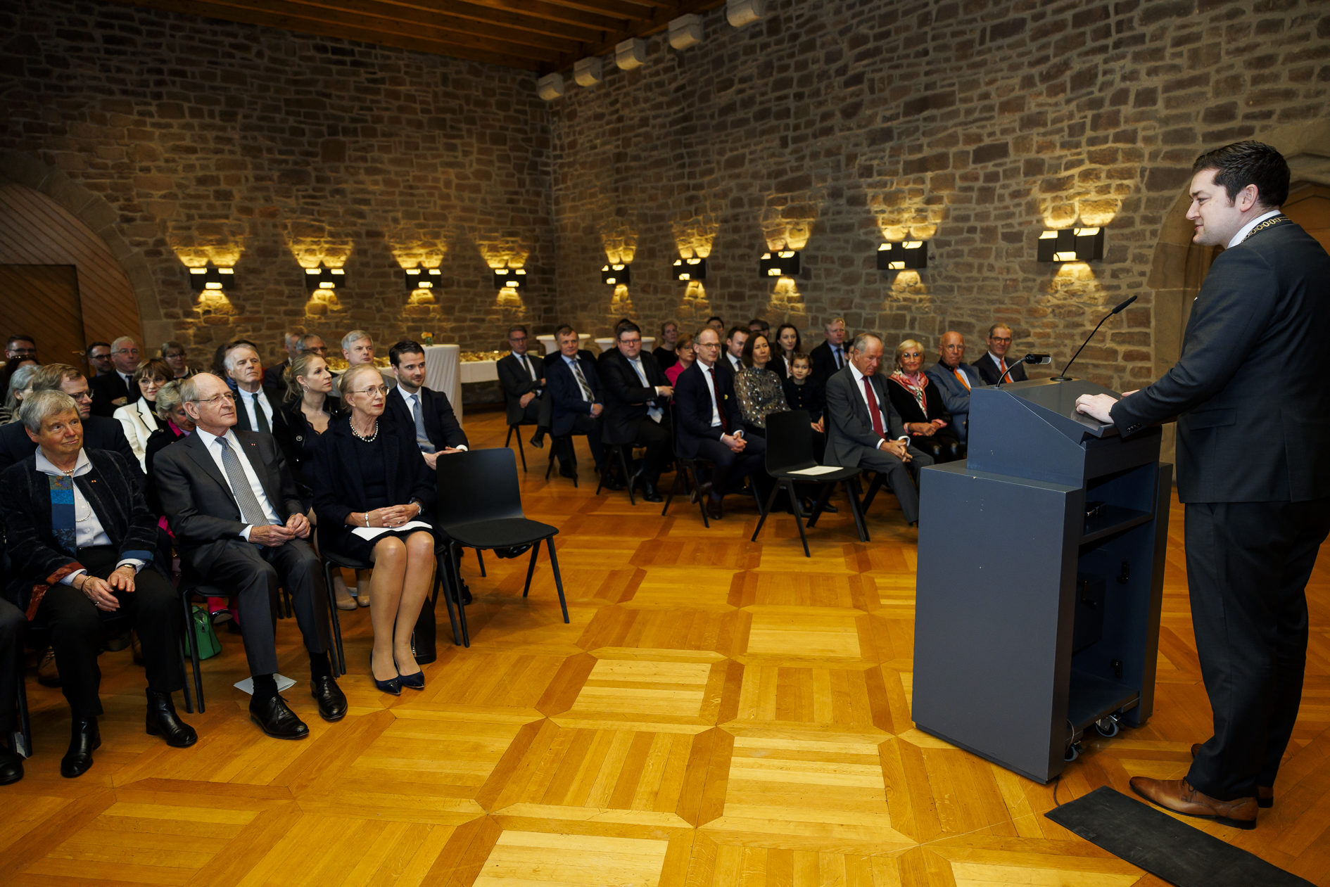 Das Bild zeigt Oberbürgermeister Dr. Thorsten Kornblum bei seiner Rede. (Wird bei Klick vergrößert)