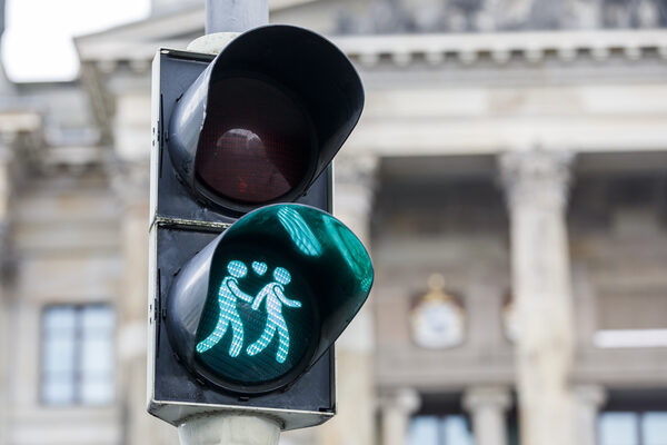 Das Bild zeigt die Ampelfiguren am Bohlweg. (Wird bei Klick vergrößert)