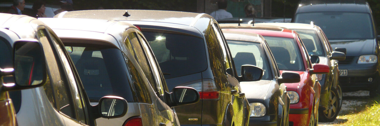Autos in einer Reihe