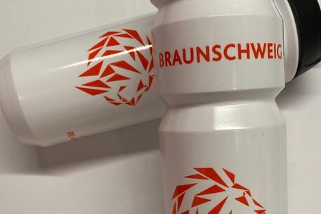 Sportsouvenirs in der Touristinfo