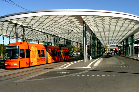Straßenbahn- und Busterminal am Hauptbahnhof