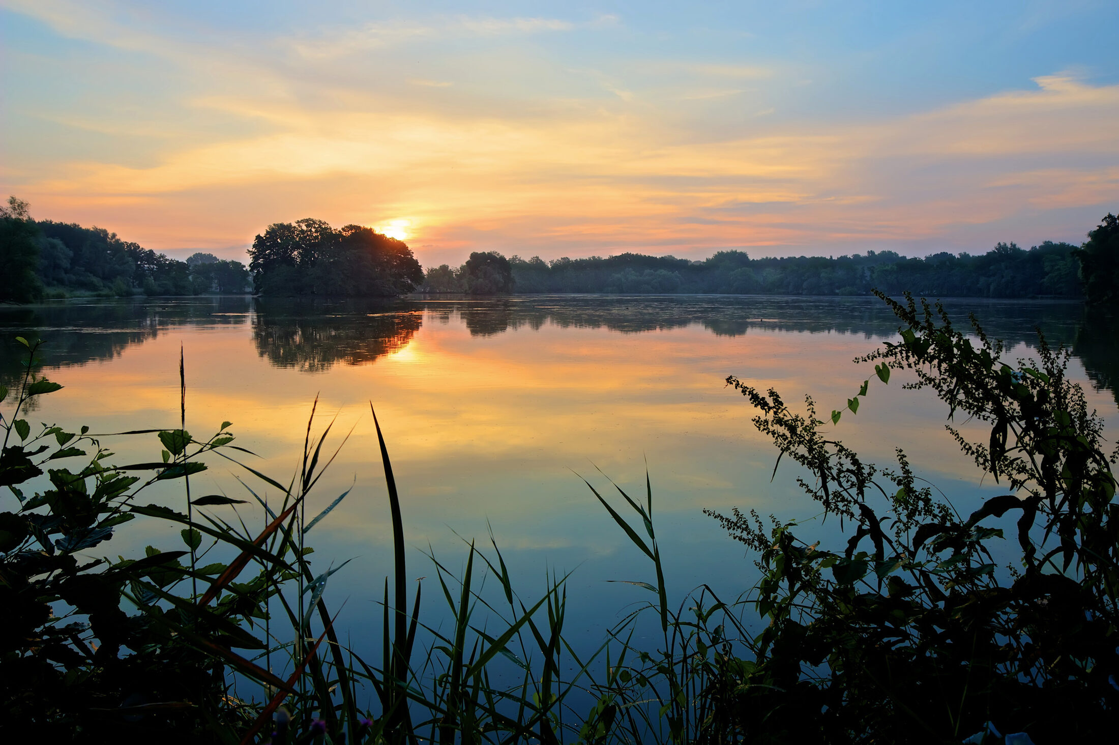 Sonnenaufgang am Kreuzteich (Wird bei Klick vergrößert)