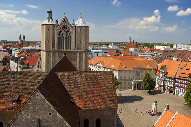 Dom und Burgplatz vom Rathausturm aus gesehen (Wird bei Klick vergrößert)
