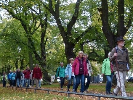 Auf dem Braunschweiger Jakobsweg unterwegs im Prinzenpark von Hr. Dieter Prüschenk (Wird bei Klick vergrößert)