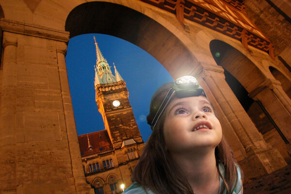 Kinderführung mit der Taschenlampe (Wird bei Klick vergrößert)