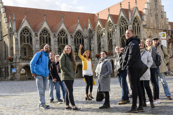 Stadtführung auf dem Altstadtmarkt (Wird bei Klick vergrößert)