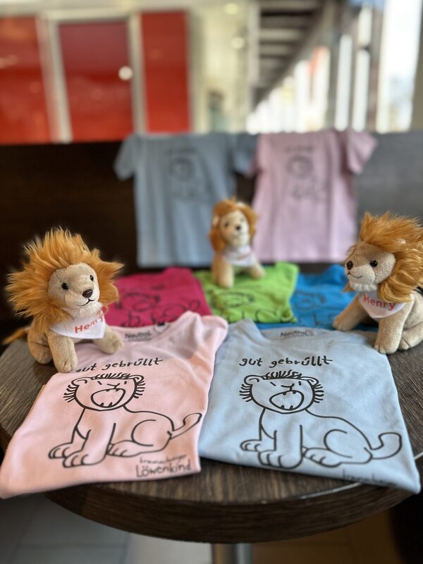 Kinder T-Shirt "gut gebrüllt - Braunschweiger Löwenkind" und Plüschlöwe Henry (Wird bei Klick vergrößert)