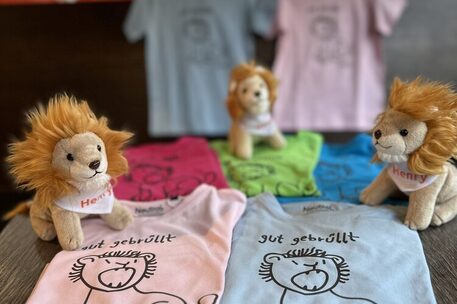 Kinder T-Shirt "gut gebrüllt - Braunschweiger Löwenkind" und Plüschlöwe Henry