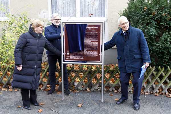 Enthüllung der Persönlichkeitstafel Lette Valeska (Wird bei Klick vergrößert)