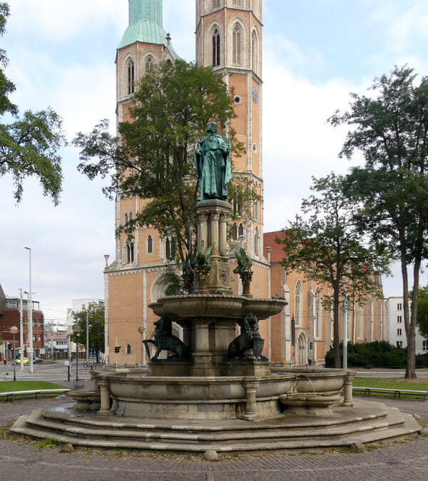 Heinrichsbrunnen (Wird bei Klick vergrößert)