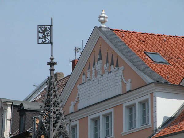 Haus zu den sieben Türmen (Zoom on click)