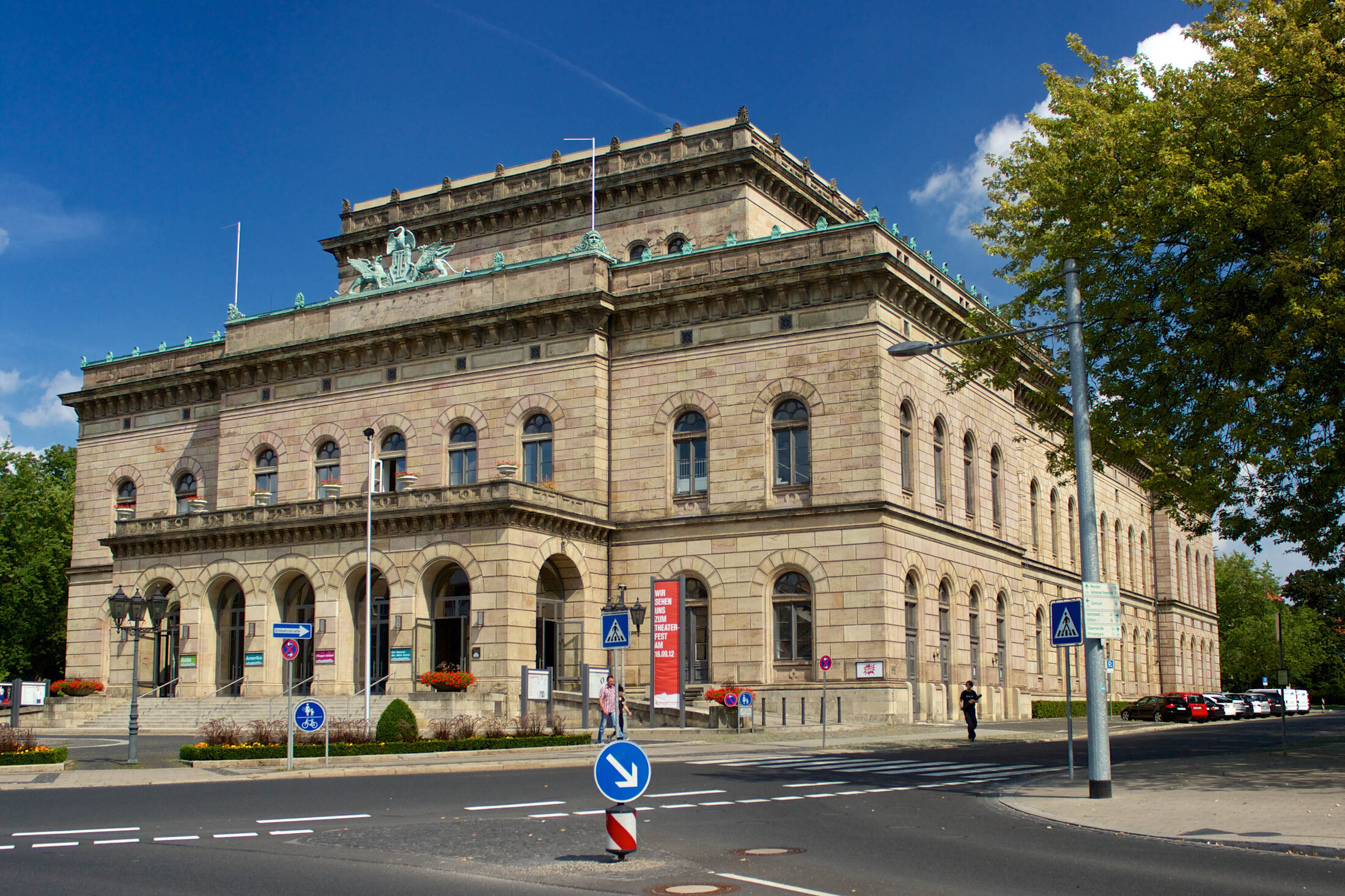 Staatstheater (Zoom on click)