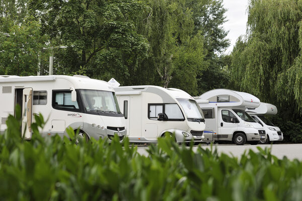 Der Reisemobilstellplatz an der Theodor-Heuss Straße. (Zoom on click)