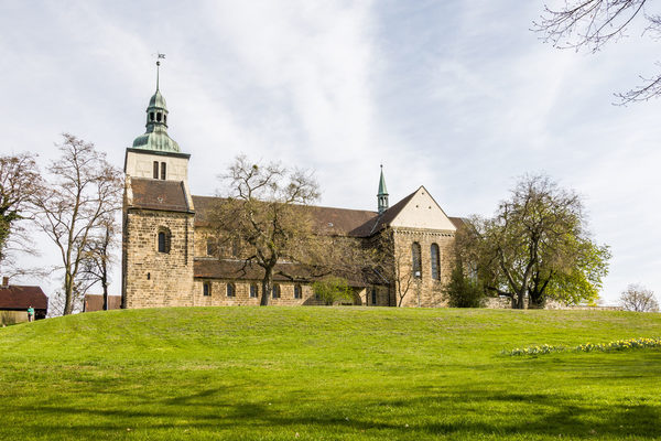 Außenansicht des Klosters St. Marienberg (Wird bei Klick vergrößert)