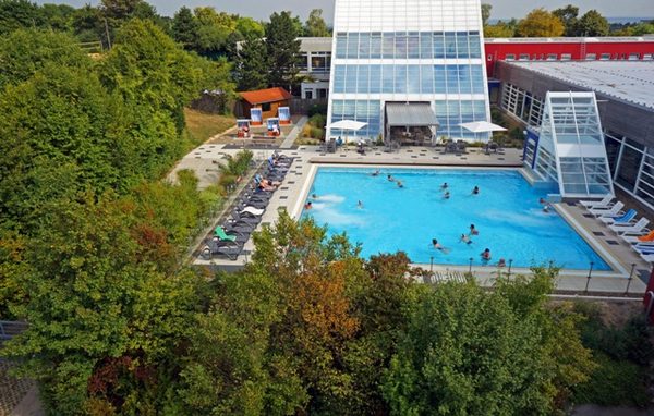 Thermalsolbad in Salzgitter-Bad, staatlich anerkannter Ort mit Solekurbetrieb (Zoom on click)