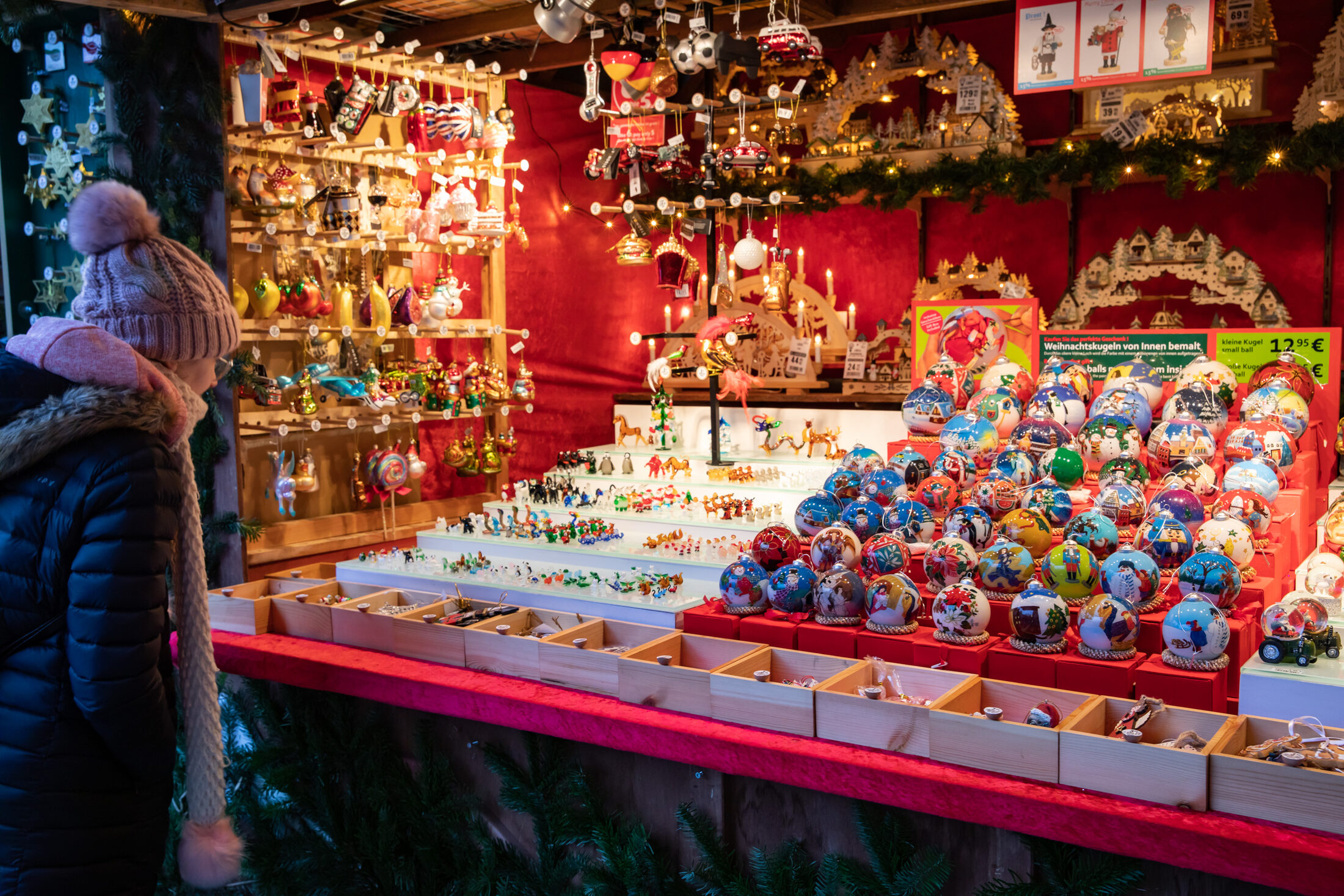 Stand auf dem Weihnachtsmarkt. (Wird bei Klick vergrößert)