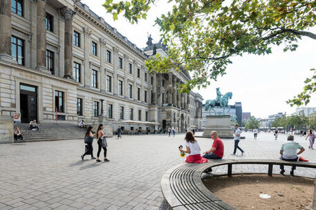 Das Bild zeigt den Schlossplatz