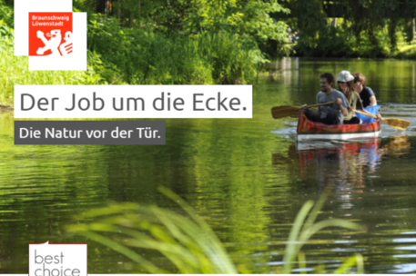 Menschen im Kanu auf der Oker