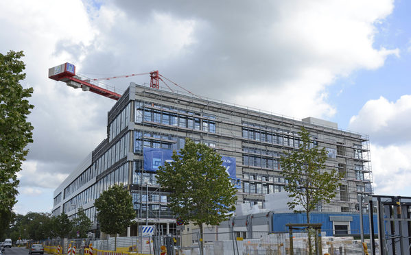 An der Hermann-Blenk-Straße errichtet die Firma eves_IT ein neues Gebäude mit rund 13.000 Quadratmetern Bürofläche. (Wird bei Klick vergrößert)