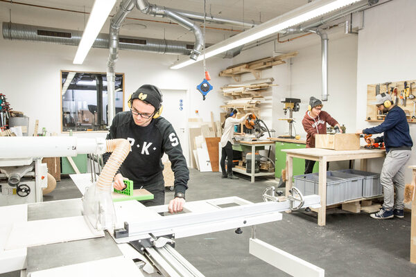 Das Protohaus bietet neben 3D-Druckern und anderen digitalen Maschinen auch eine Holz- und Metallwerkstatt. (Wird bei Klick vergrößert)